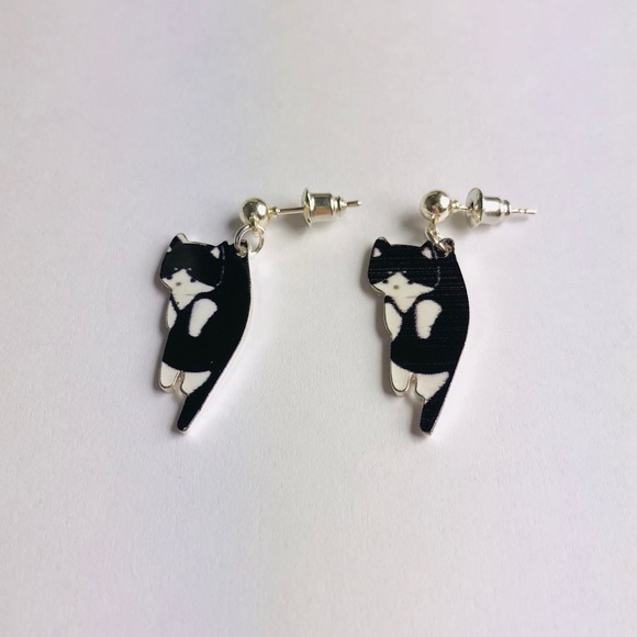 Kate Stylist Jewelry - New! Black & White Kitten Cat Dangle Earrings.